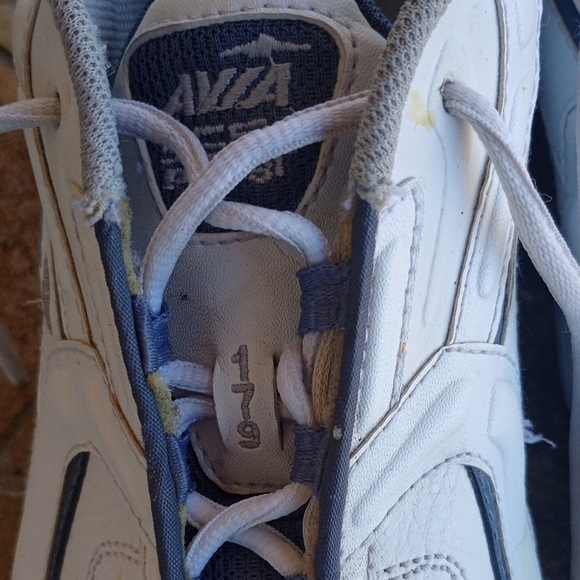 Avia Women's White and Navy Athletic Shoes 8 - Picture 8 of 8